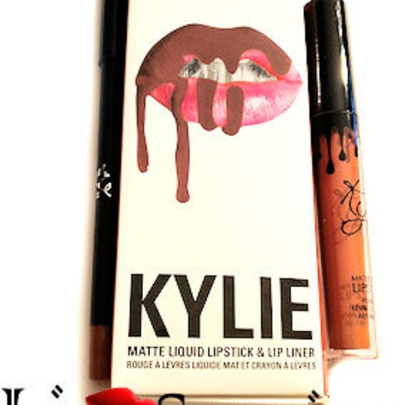 KYLIE JENNER LIP - HOT Shade 22... Life is golden - Picture 3 of 7